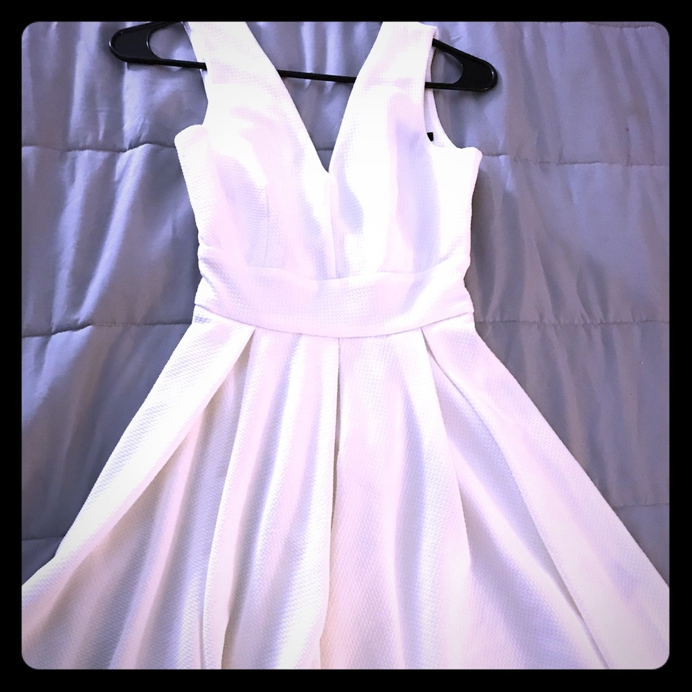 V neck front and back racer white mini